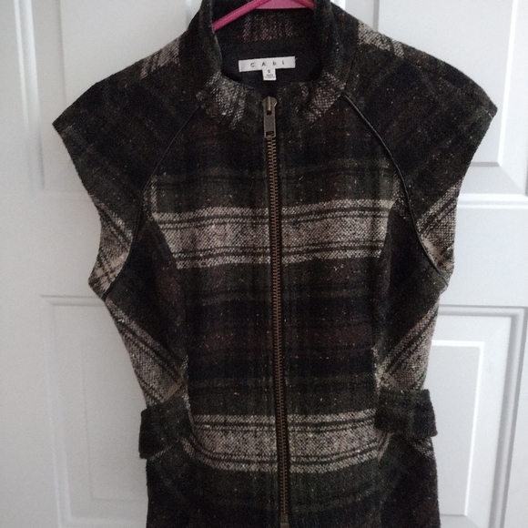 Vest - Picture 2 of 5